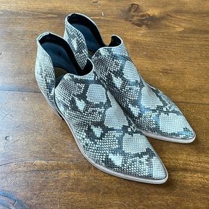 DOLCE VITA Snakeskin Print Booties - Sz 8.5
